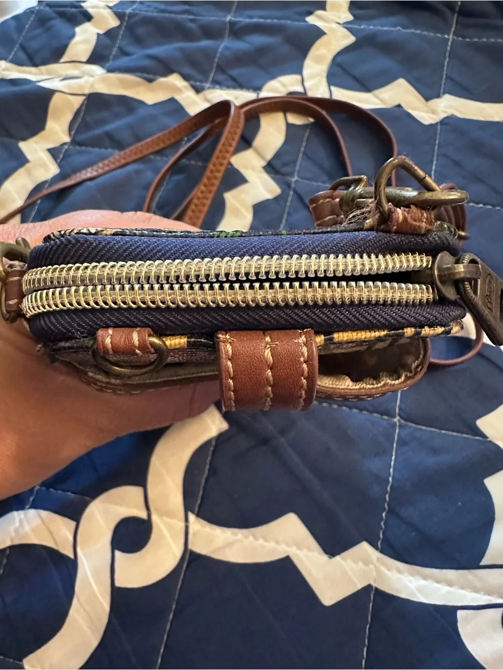 Sakroots Floral Crossbody Phone Bag - Navy Multicolor